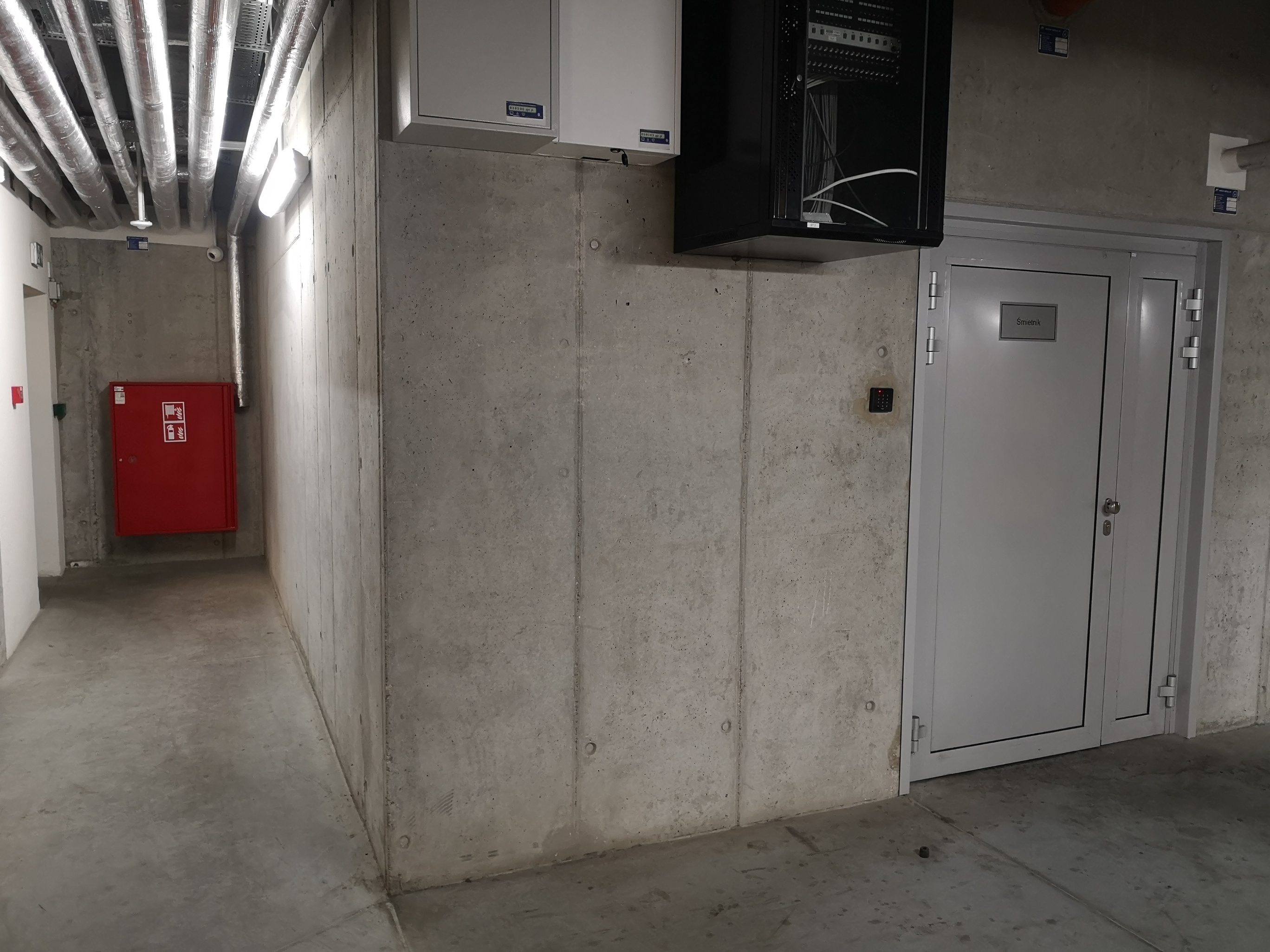 trash door